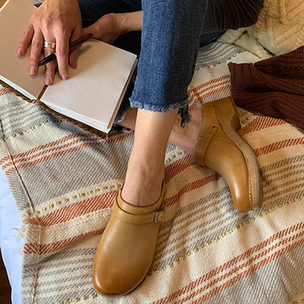 🆕 Dansko Berry Tan Milled Burnished Nubuck Leather Slip On Mules Clog Shoes - 9